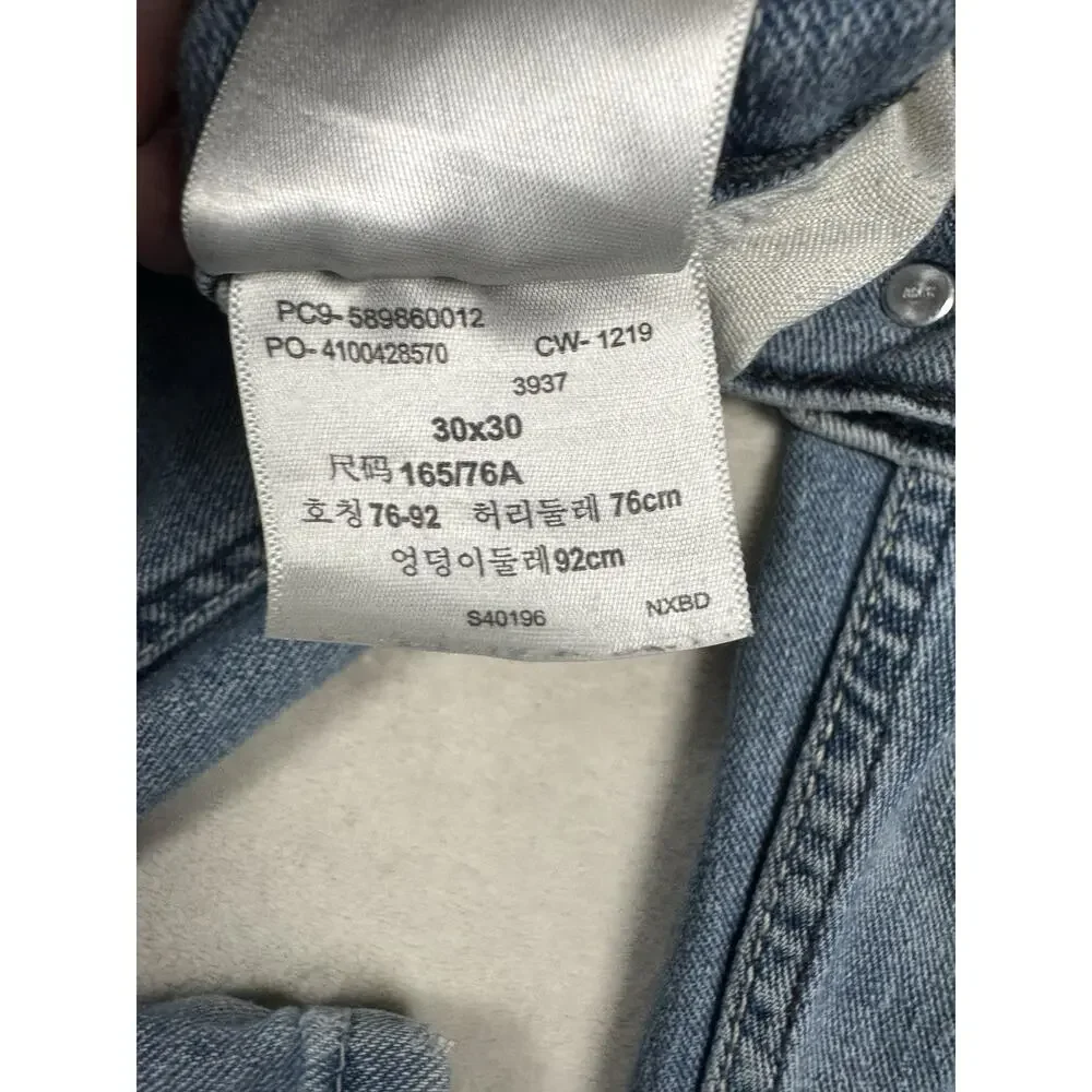 Levis signature by